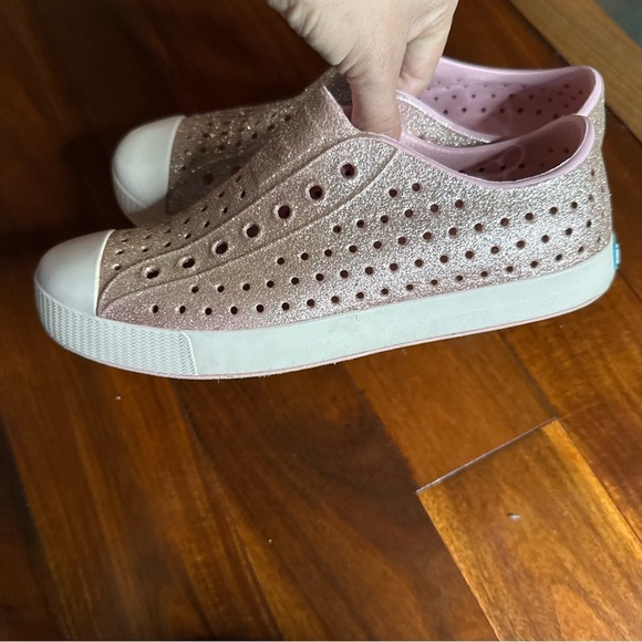 Native Silver gold Sandals with Perforated Design - Picture 5 of 13